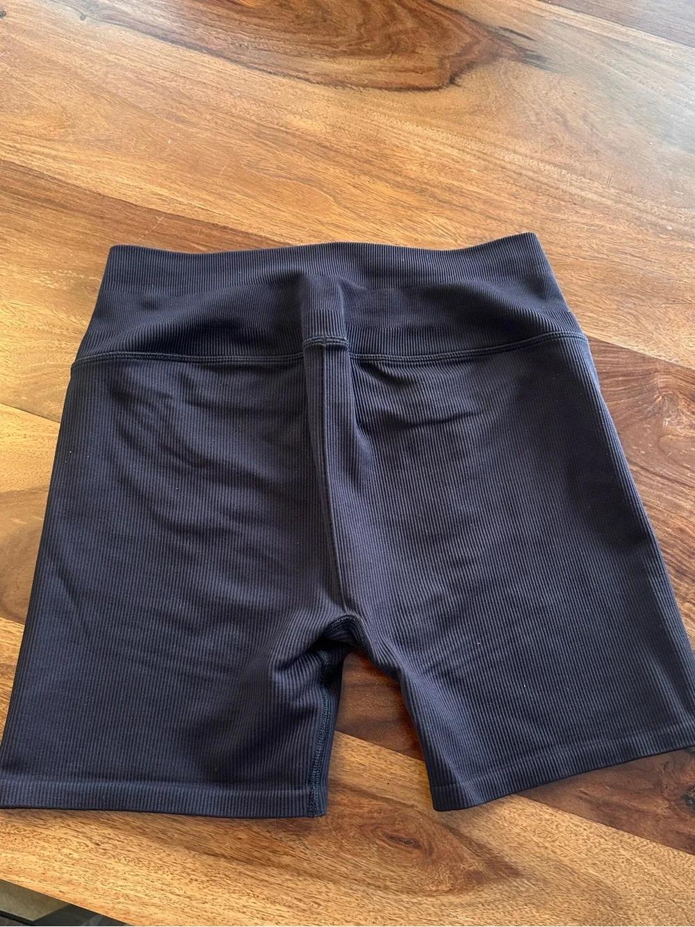 Alo 5” Seamless Ribbed Favorite Short - Picture 4 of 5